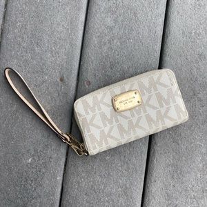 Cream Michael Kors Wallet - brand new condition